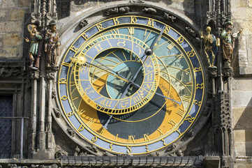 Decipher a 15th century clock