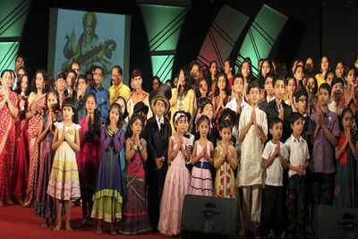 Niranjan Bobde took the audience back to the era of Eastman Colour at this musical evening at Deshpande Hall in Nagpur