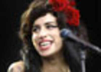 Amy Winehouse plans a secret divorce | English Movie News - Times of India