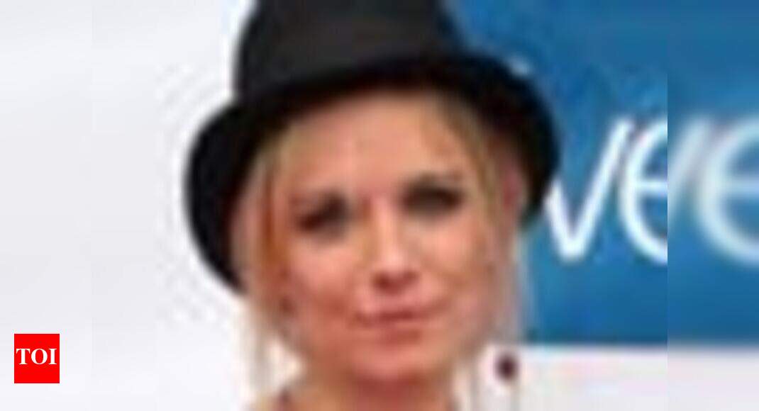 Sienna's cool being single | English Movie News - Times of India