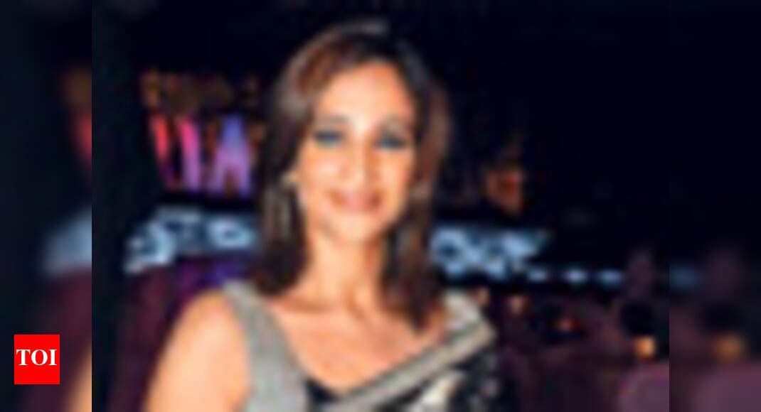 Rakshanda's many shades! - Times of India