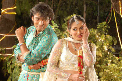 Mona Thiba and Hitu Kanodia in Vadodara to shoot for their next Gujarati film