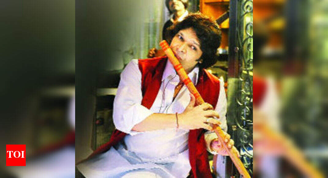 Rakesh Chaurasia performs at Music Mania hosted by Rotary in Mumbai