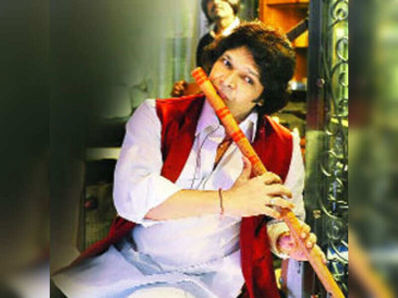 Rakesh Chaurasia performs at Music Mania hosted by Rotary in Mumbai