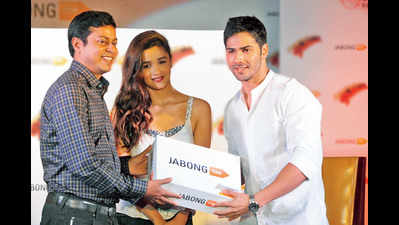 Humpty Sharma Ki Dulhania team joins hands with Jabong.com in Delhi
