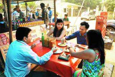 Noida’s foodie office-goers take the sasta rasta