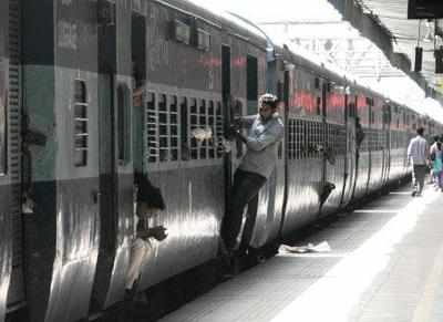 Rail Budget 2014: Govt to allow FDI in suburban rail corridors, stations
