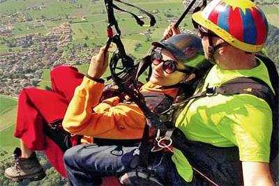 Naga Chaitanya and Pooja Hegde go paragliding