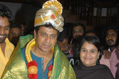 Shivarajkumar celebrates his birthday with family and fans in Bangalore