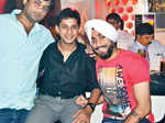 Sumit Chawla, Raveena party with friends