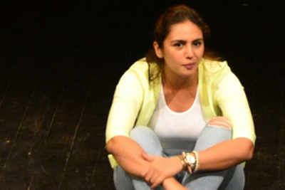 Huma Qureshi promotes theatre