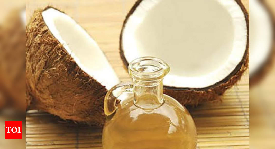 How To Apply Coconut Oil On Face & It's Benefits - MyGlamm