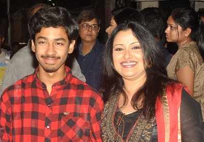Kaushik Sen's wife and son play lovers on stage