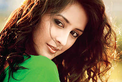 Chahatt Khanna Mirza out of action after a cat bites her