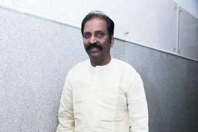 Guess who is Vairamuthu's fan?