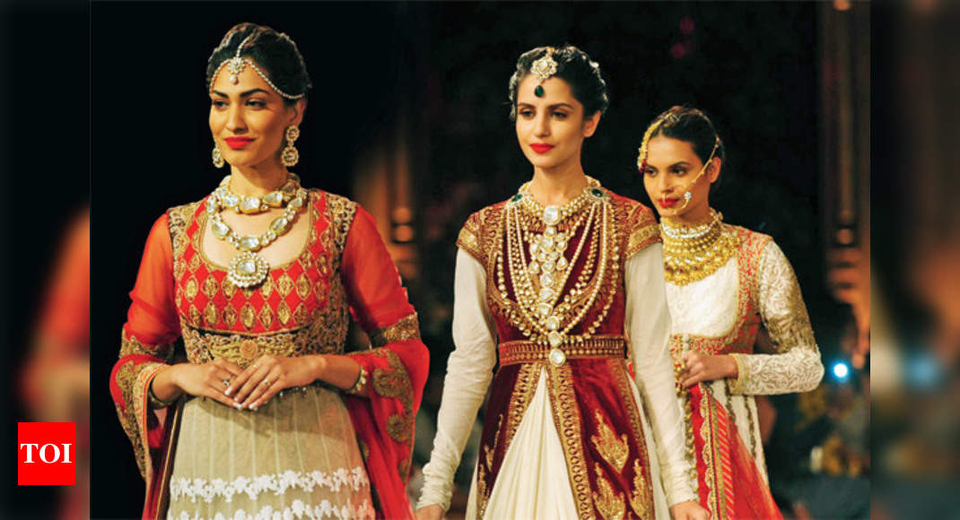 Shree Raj Mahal Jewellers India Couture Week Femina Miss India 2014