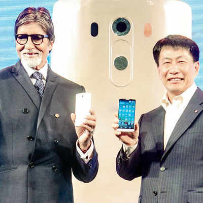 Amitabh Bachchan launches LG G3 smartphone in Mumbai