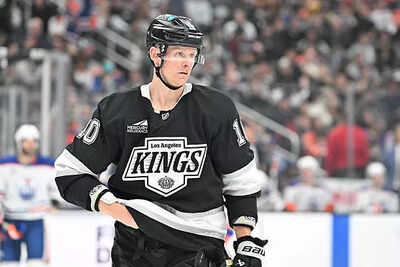 Tampa Bay Lightning reunite with playoff warrior Corey Perry in NHL deadline deal with Los Angeles Kings