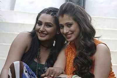 Ragini Dwivedi loves Raai Laxmi’s company