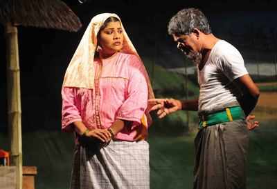The theatre play Ramanante Maranam Oru Flashback held at Fine arts hall in Kochi enthralls the audience