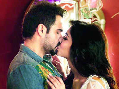 Why was Emraan reluctant to get kissed by Humaima in Raja Natwarlal?