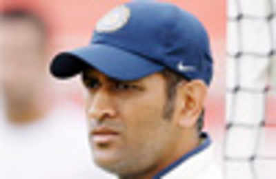 ICC urges calm after England contradict Dhoni