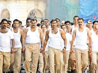Singham Returns: Ajay Devgn seen with 2,500 men in vests instead of police uniforms