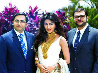 Manubhai Jewellers won the Best Gold Vivaha Jewellery award at Retail Jeweller India Awards held in Mumbai