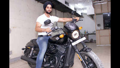 AMPM Café & Bar recently celebrated the launch of its bikers’ night in Delhi