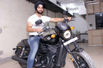 AMPM Café & Bar recently celebrated the launch of its bikers’ night in Delhi