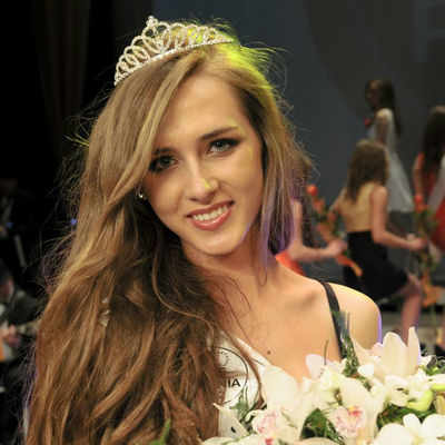 Zaneta Pludowska crowned Miss Poland International 2014