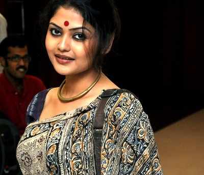 Sayani playing double role in Tamil telefilm