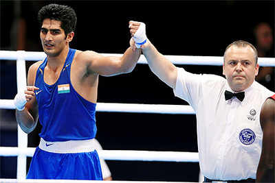CWG: Vijender Singh enters semis, assured of a medal