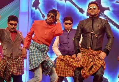 Soham and Kanchan do the Lungi dance!