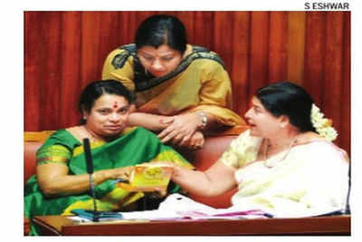 Tara, Jayamala, Umashree mix pedha with politics