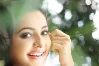Jayasurya will romance Bhamaa in Mathayi Kuzhappakaranalla