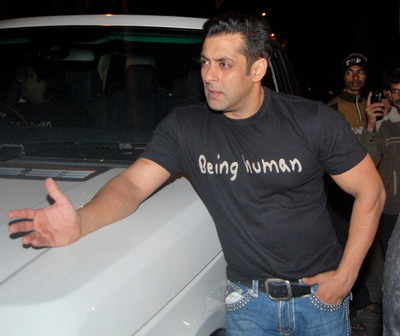 Shah Rukh Khan is the King and he should be there: Salman Khan