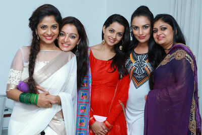 Bhavana supports Manju Warrier | Malayalam Movie News - Times of India