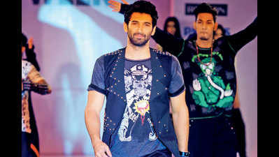 Aditya Roy Kapoor was the show stopper for the grand finale of Jabong Online Fashion Week held in Delhi