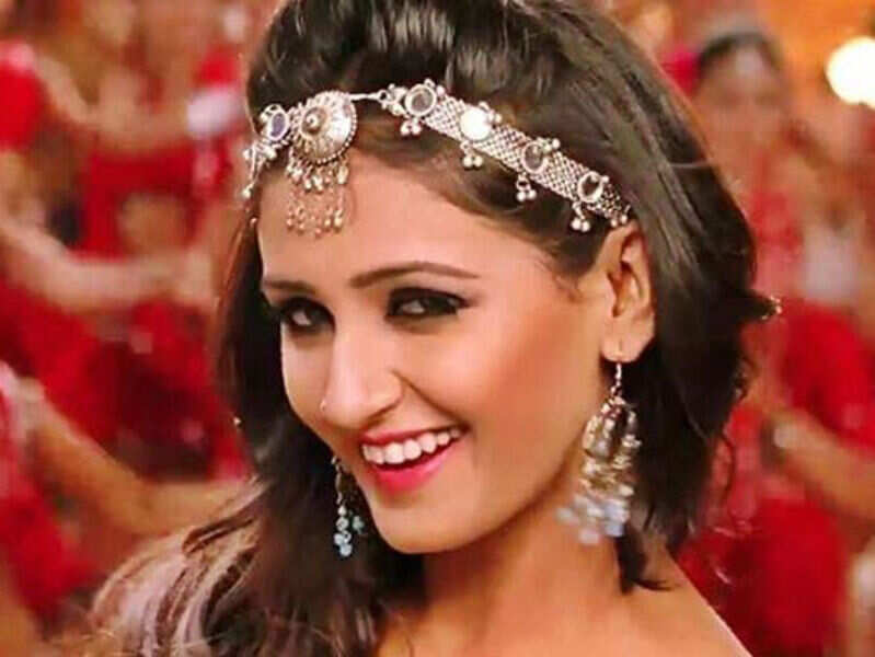 Aa Re Pritam Pyare Dancers Name
