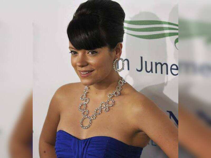 Lilyallen Trivia Lily Puts Diet On Hold For Boozy Night Out
