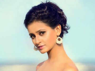 Play Shakti Mohan contest on Twitter and win interesting gifts