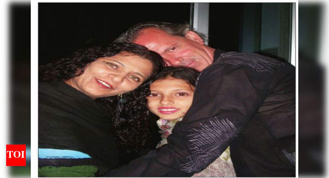 Kavitha, Robert celebrate daughter's birthday | Kannada Movie News ...