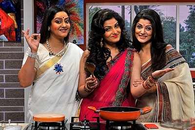 Srabanti, Tanushree show off cooking skills