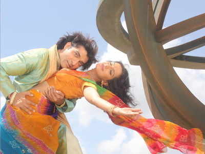 Hitu and Mona marry in Ahmedabad