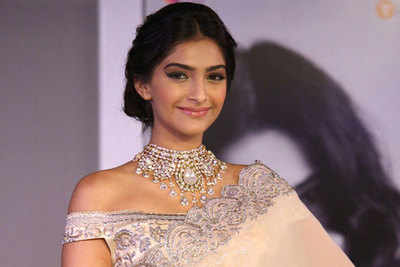 Sonam Kapoor gets a Khoobsurat surprise from her mom