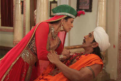 Urvashi confesses her love to Birbal