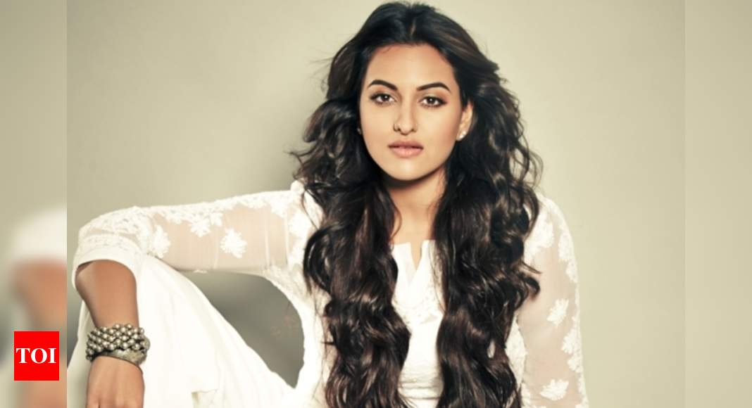 Sonakshi Deletes Tweet From Lingaa Shooting Spot Tamil Movie News Times Of India