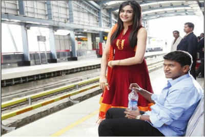 Adah Sharma and Puneeth mobbed at Metro
