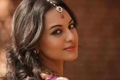Sexy Sonakshi Sinha in disguise to avoid fans